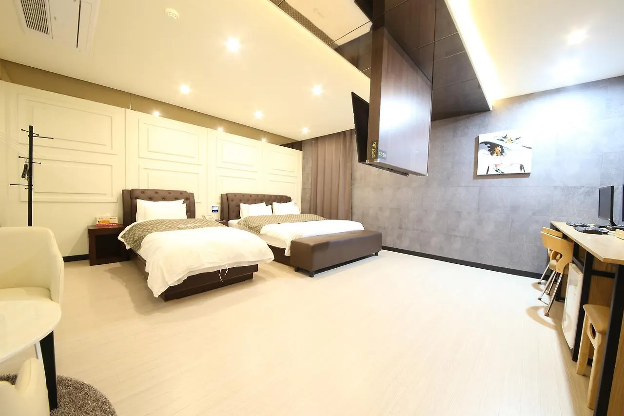 Soo Hotel Busan 2*,